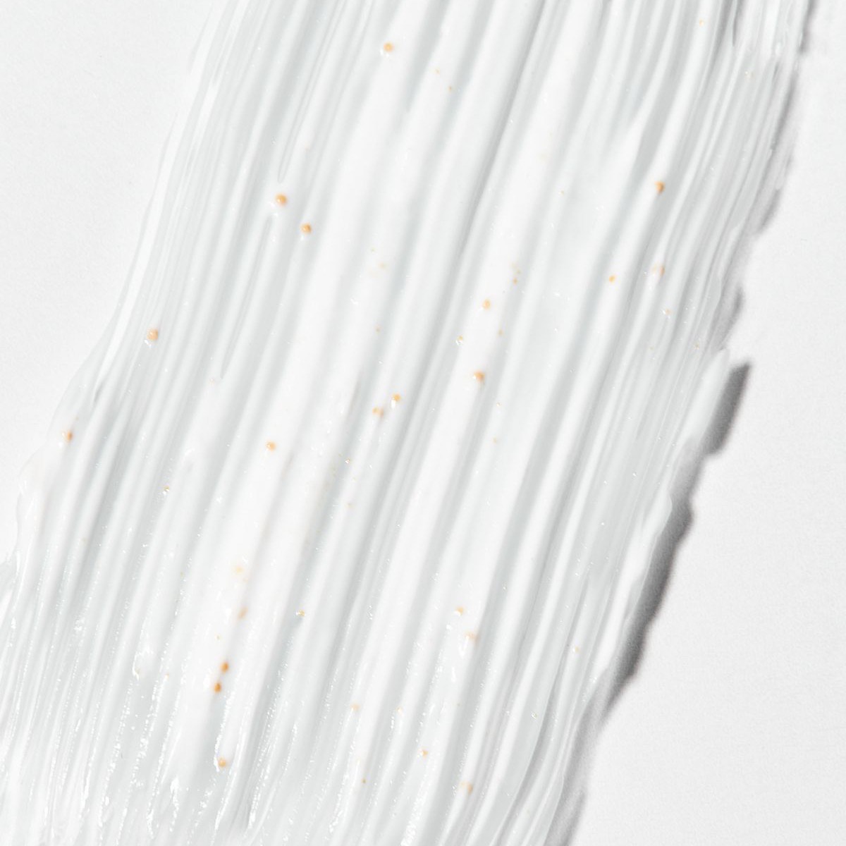 Textura de crema blanca extendida a pinceladas